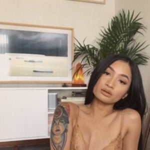 Порнозвезда: Avery Black