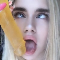 Порнозвезда: HelloElly