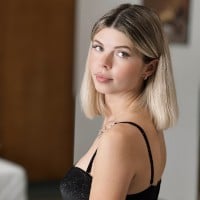 Порнозвезда: Kira Charm