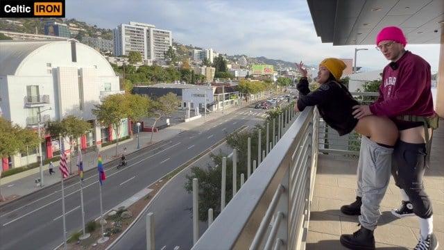 Американец показал кореянке город и выебал в публичных местах