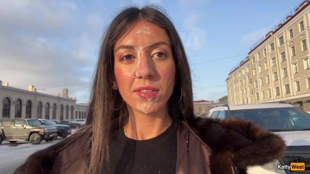 Кэтти Вест отсосала незнакомцу в жигулях и пошла домой со спермой на лице