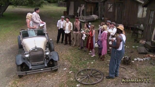 Крепкие работяги сильно разорвали дырки местным бабам после деревенской свадьбы