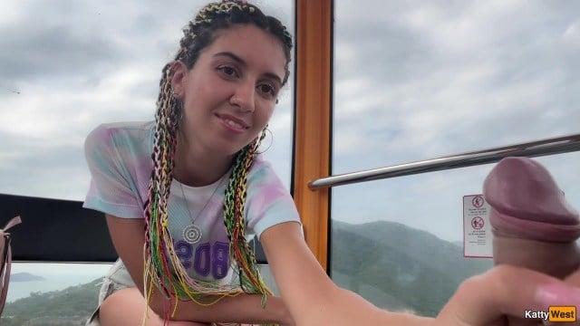 Дрочишь на меня на колесе обозрения? Извращенец!