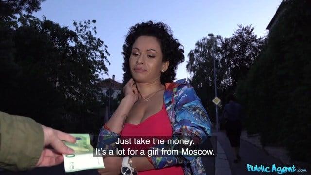 Москвичка продалась за деньги агенту и поебалась в пизду за остановкой